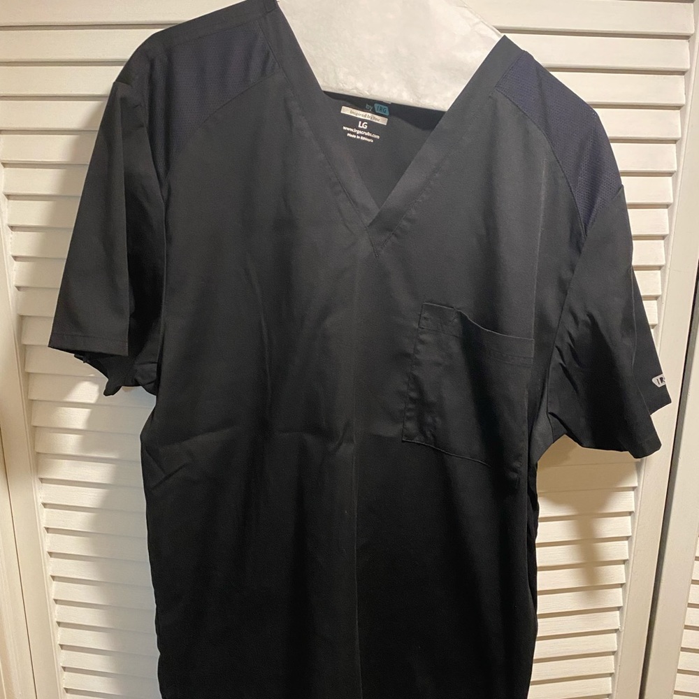 Men’s Edge by IRG scrub sets in black